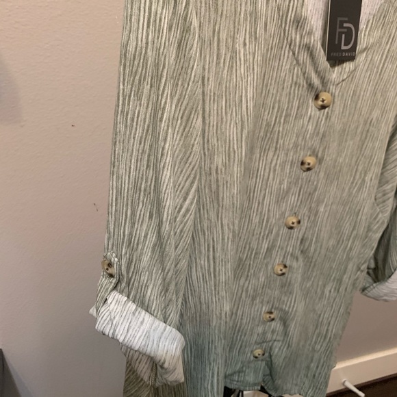 NWT Fred David 2X green blouse with front buttons - Picture 5 of 10